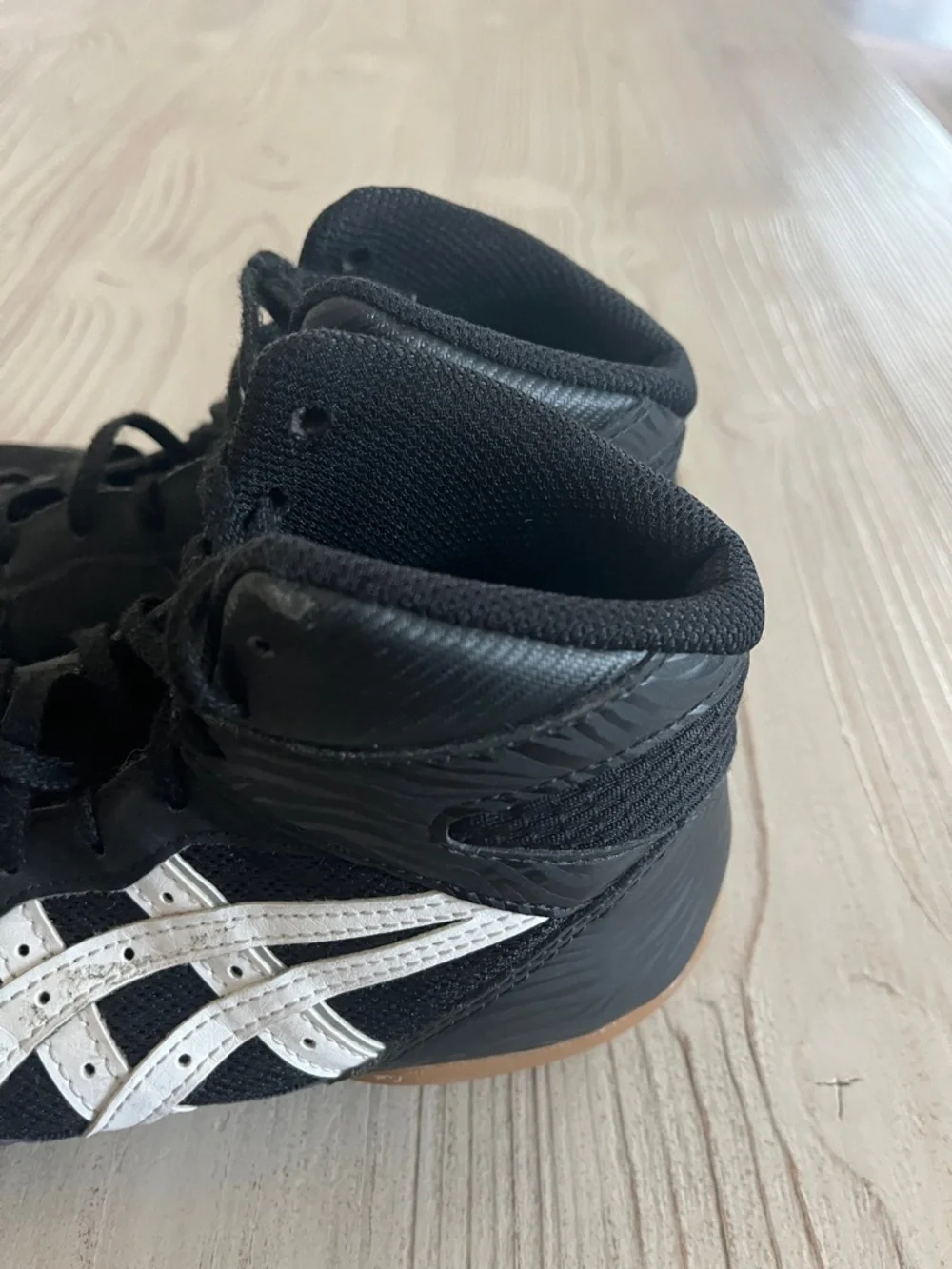 Asics Black and White High-Top Wrestling Shoes size youth 5.5 black 23 CM
